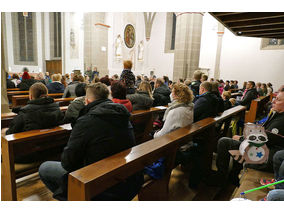 Sankt Martin Laternenumzug durch die Stadt (Foto: Karl-Franz Thiede)